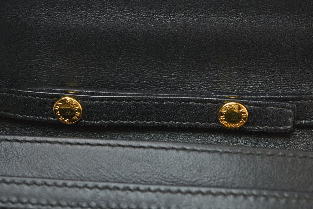 プラダ ショルダーバッグ/マルチウォレット PRADA 二つ折り ストラップ付長財布 1M1437 NERO ブラック 黒 レザー レディース 【中古】