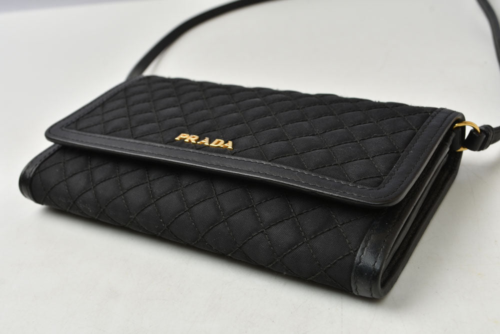 プラダ ショルダーバッグ/マルチウォレット PRADA 二つ折り ストラップ付長財布 1M1437 NERO ブラック 黒 レザー レディース 【中古】