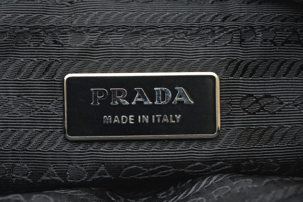 プラダ ショルダーバッグ PRADA クロスボディバッグ V405 ロゴプレート ナイロン素材 ブラック レディース【中古】