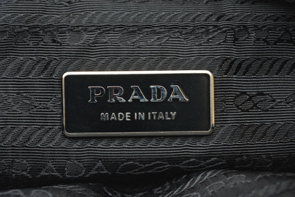 プラダ ショルダーバッグ PRADA クロスボディバッグ V405 ロゴプレート ナイロン素材 ブラック レディース【中古】