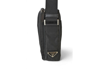 プラダ ショルダーバッグ PRADA クロスボディバッグ V405 ロゴプレート ナイロン素材 ブラック レディース【中古】