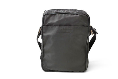 プラダ ショルダーバッグ PRADA クロスボディバッグ V405 ロゴプレート ナイロン素材 ブラック レディース【中古】