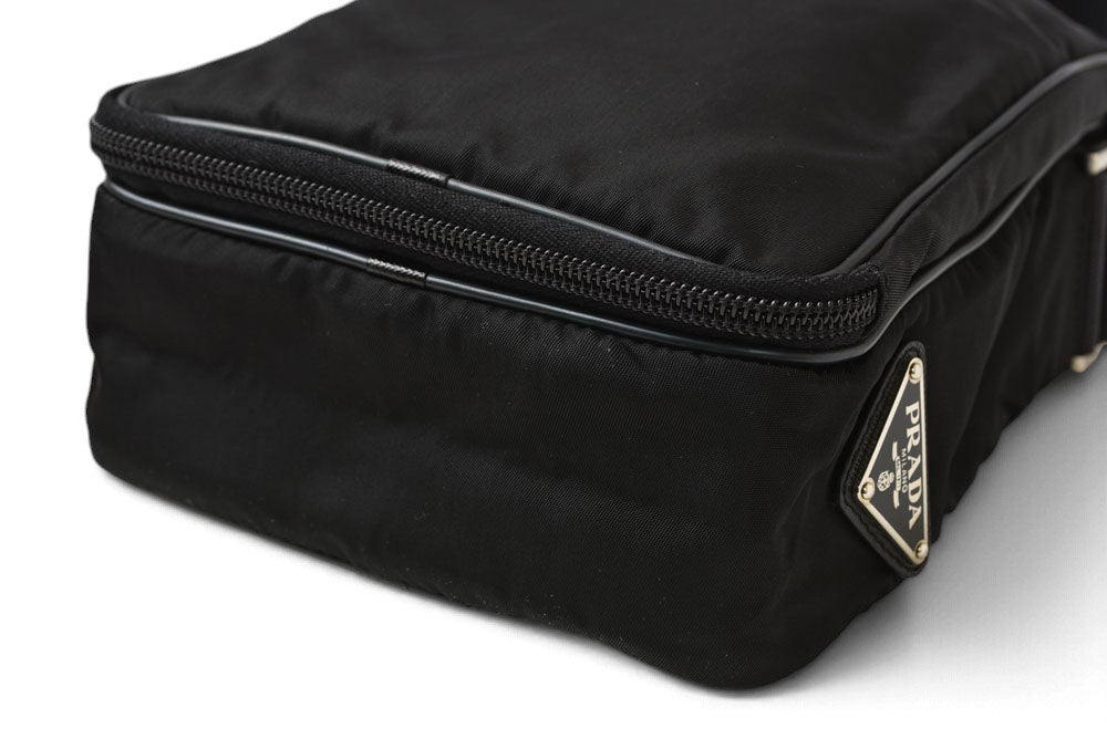 プラダ ショルダーバッグ PRADA クロスボディバッグ V405 ロゴプレート ナイロン素材 ブラック レディース【中古】