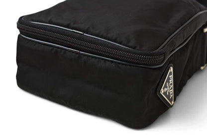 プラダ ショルダーバッグ PRADA クロスボディバッグ V405 ロゴプレート ナイロン素材 ブラック レディース【中古】