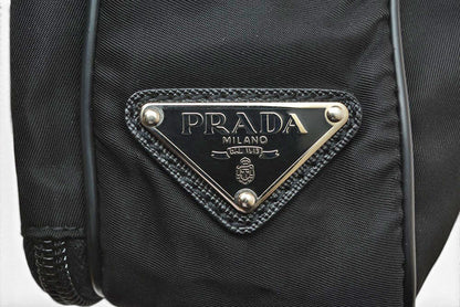 プラダ ショルダーバッグ PRADA クロスボディバッグ V405 ロゴプレート ナイロン素材 ブラック レディース【中古】
