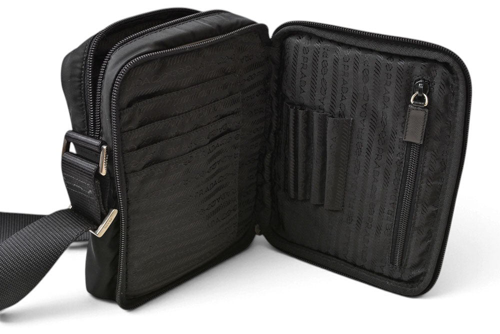 プラダ ショルダーバッグ PRADA クロスボディバッグ V405 ロゴプレート ナイロン素材 ブラック レディース【中古】