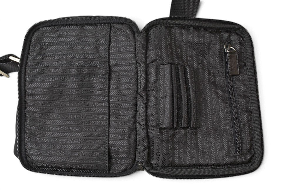 プラダ ショルダーバッグ PRADA クロスボディバッグ V405 ロゴプレート ナイロン素材 ブラック レディース【中古】