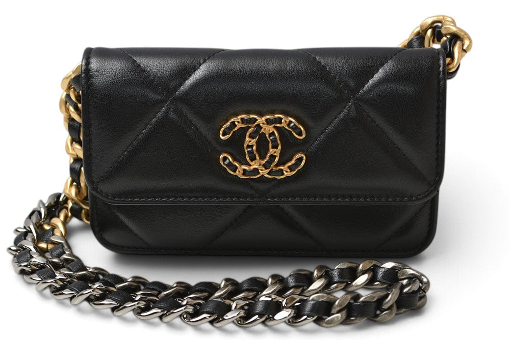 シャネル チェーンショルダーバッグ CHANEL AP2450 ポシェット シャネル19 AP2450 チェーンクラッチ ブラック レディース 【中古】