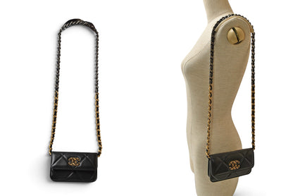 シャネル チェーンショルダーバッグ CHANEL AP2450 ポシェット シャネル19 AP2450 チェーンクラッチ ブラック レディース 【中古】