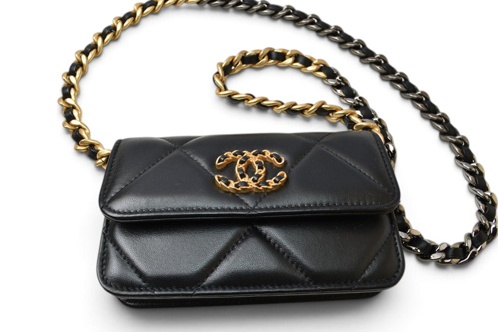シャネル チェーンショルダーバッグ CHANEL AP2450 ポシェット シャネル19 AP2450 チェーンクラッチ ブラック レディース 【中古】