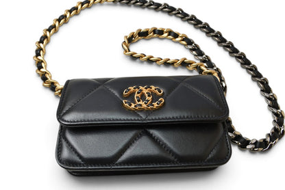 シャネル チェーンショルダーバッグ CHANEL AP2450 ポシェット シャネル19 AP2450 チェーンクラッチ ブラック レディース 【中古】