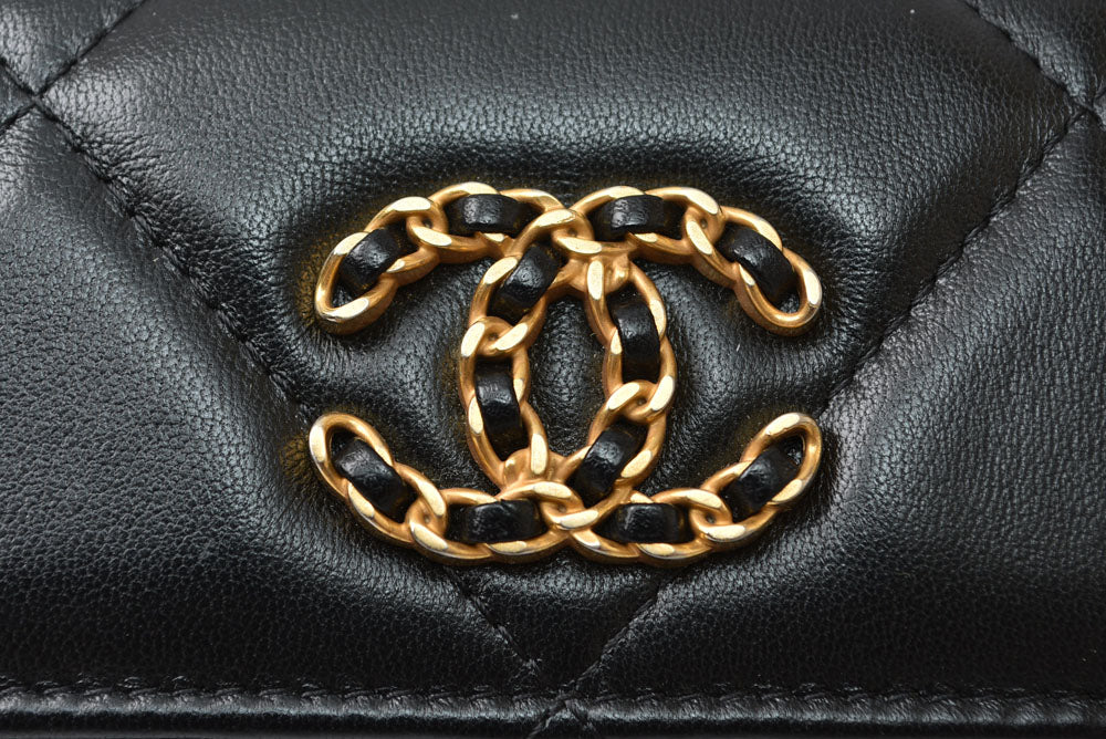 シャネル チェーンショルダーバッグ CHANEL AP2450 ポシェット シャネル19 AP2450 チェーンクラッチ ブラック レディース 【中古】