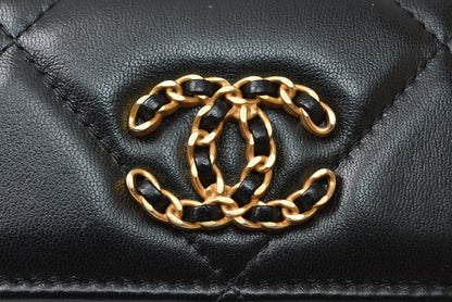シャネル チェーンショルダーバッグ CHANEL AP2450 ポシェット シャネル19 AP2450 チェーンクラッチ ブラック レディース 【中古】