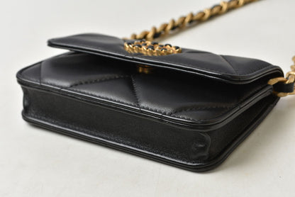 シャネル チェーンショルダーバッグ CHANEL AP2450 ポシェット シャネル19 AP2450 チェーンクラッチ ブラック レディース 【中古】